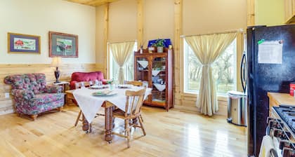 Peaceful Prairie Living! Rural Willow City Apt