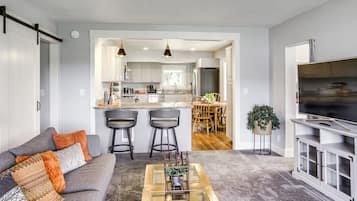 House (3 Bedrooms) | Interior