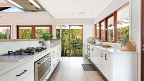 Private kitchen - Island Oasis – absolute waterfront, boat ramp, firepit (Comerong Island)