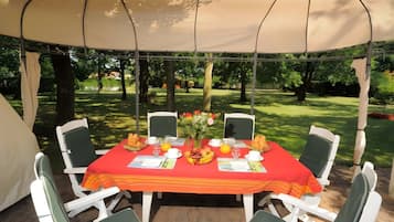 Outdoor dining