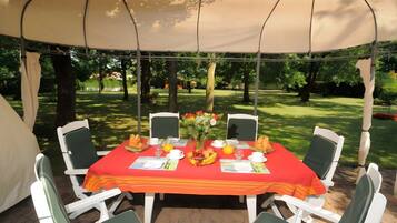 Buiten dineren