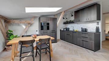 Standard Apartment, Air conditioning | Private kitchenette | Coffee/tea maker, electric kettle, toaster, highchair