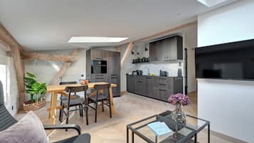 Standard Apartment, Air conditioning | Private kitchenette | Coffee/tea maker, electric kettle, toaster, highchair