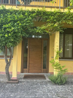 Exterior detail - Accogliente appartamento immerso nel parco del Ticino (Castelnovate)