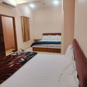 Room - Kanha Homestay Near Mahakal Mandir (Ujjain)