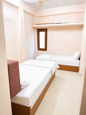 Room - Kanha Homestay Near Mahakal Mandir (Ujjain)