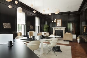 Lobby - DC Business Stay | Modern Stay w/Kitchen & 24/7 Fitness Center | Dupont Circle (Washington)