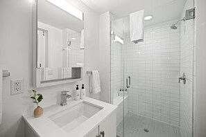 Bathroom - DC Business Stay | Modern Stay w/Kitchen & 24/7 Fitness Center | Dupont Circle (Washington)
