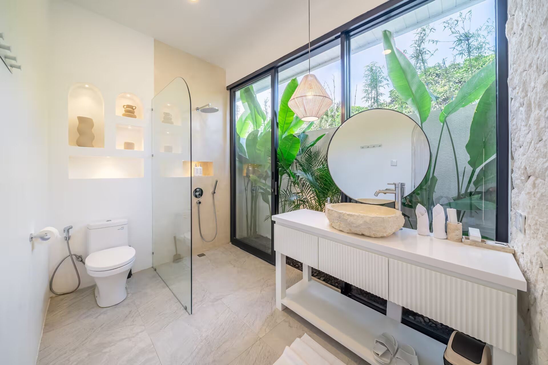 Design villa, 3 slaapkamers, privézwembad | Badkamer | Badjassen, een bidet