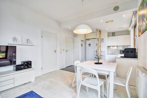 Appartement, 1 slaapkamer | Dineren op de kamer