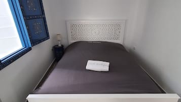 5 habitaciones, tabla de planchar con plancha, internet y ropa de cama