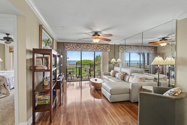 Living area - 🌴Beachfront with Gulf and Beach Views🐬Gated Community☀️Lands End 6-204 (Treasure Island)