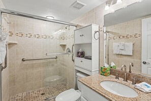 Bathroom - 🌴Beachfront with Gulf and Beach Views🐬Gated Community☀️Lands End 6-204 (Treasure Island)