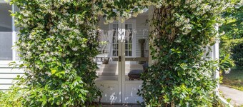 New Listing, King Beds, Walk to Shops and Waterfront, Historic, M0404