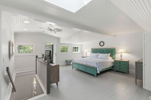 Room - New Listing, King Beds, Walk to Shops and Waterfront, Historic, M0404 (Manteo)