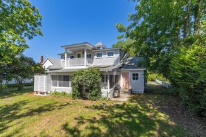 Exterior - New Listing, King Beds, Walk to Shops and Waterfront, Historic, M0404 (Manteo)