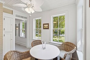 Dining - New Listing, King Beds, Walk to Shops and Waterfront, Historic, M0404 (Manteo)