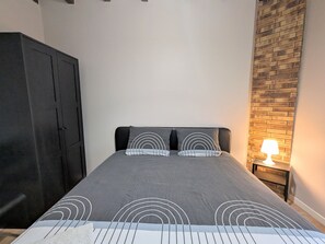 Free WiFi, bed sheets