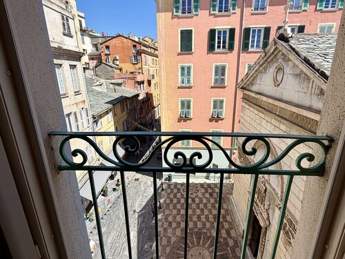Air-conditioned apartment in city center - 5 guests
