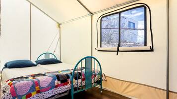 2 bedrooms, WiFi, bed sheets