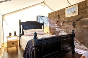 2 bedrooms, WiFi, bed sheets - Luxury Glamping Tent, Perfect for a Romantic Weekend in Tucson, Arizona (Tombstone)