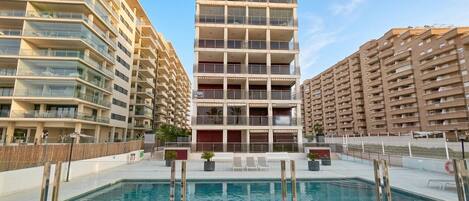 Departamento, 2 habitaciones | Alberca | Alberca al aire libre