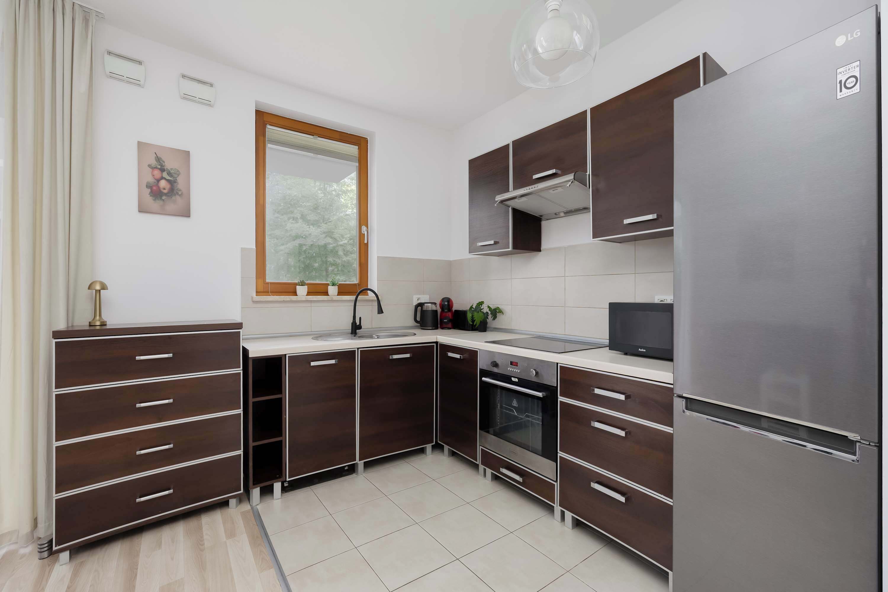 Refrigerador, microondas, horno, placa de cocina