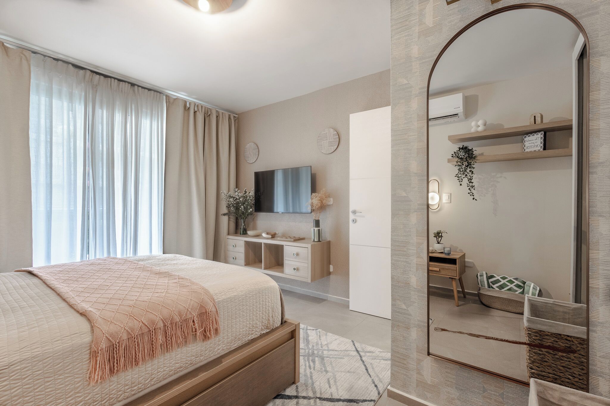 1 habitación, tabla de planchar con plancha, wifi y ropa de cama 
