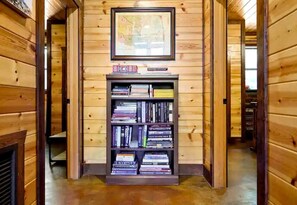 Unclassified image, 3 of 50, button - Gorgeous Pet Friendly Log Cabin with a Tipi and Pond, Perfect for a Weekend Getaway, Minutes from Hochatown (Broken Bow)