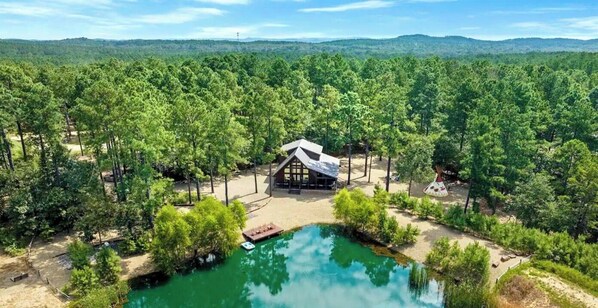 Exterior - Gorgeous Pet Friendly Log Cabin with a Tipi and Pond, Perfect for a Weekend Getaway, Minutes from Hochatown (Broken Bow)
