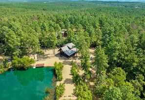 Exterior - Gorgeous Pet Friendly Log Cabin with a Tipi and Pond, Perfect for a Weekend Getaway, Minutes from Hochatown (Broken Bow)