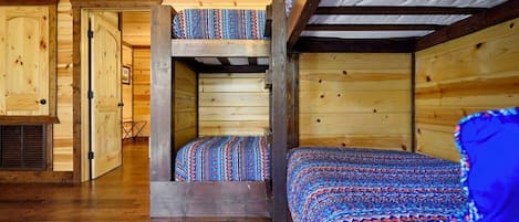 4 chambres, fer et planche à repasser, Wi-Fi, draps fournis