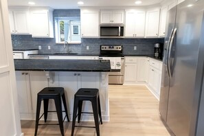 Coffee/tea maker, fridge, microwave, oven