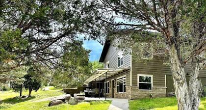 Incredible Peaceful Cottage with Barbecue in Whitehall, Montana