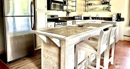 Incredible Peaceful Cottage with Barbecue in Whitehall, Montana