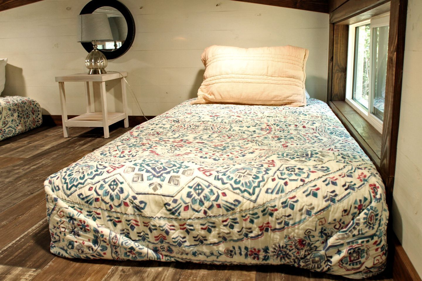 1 bedroom, desk, WiFi, bed sheets