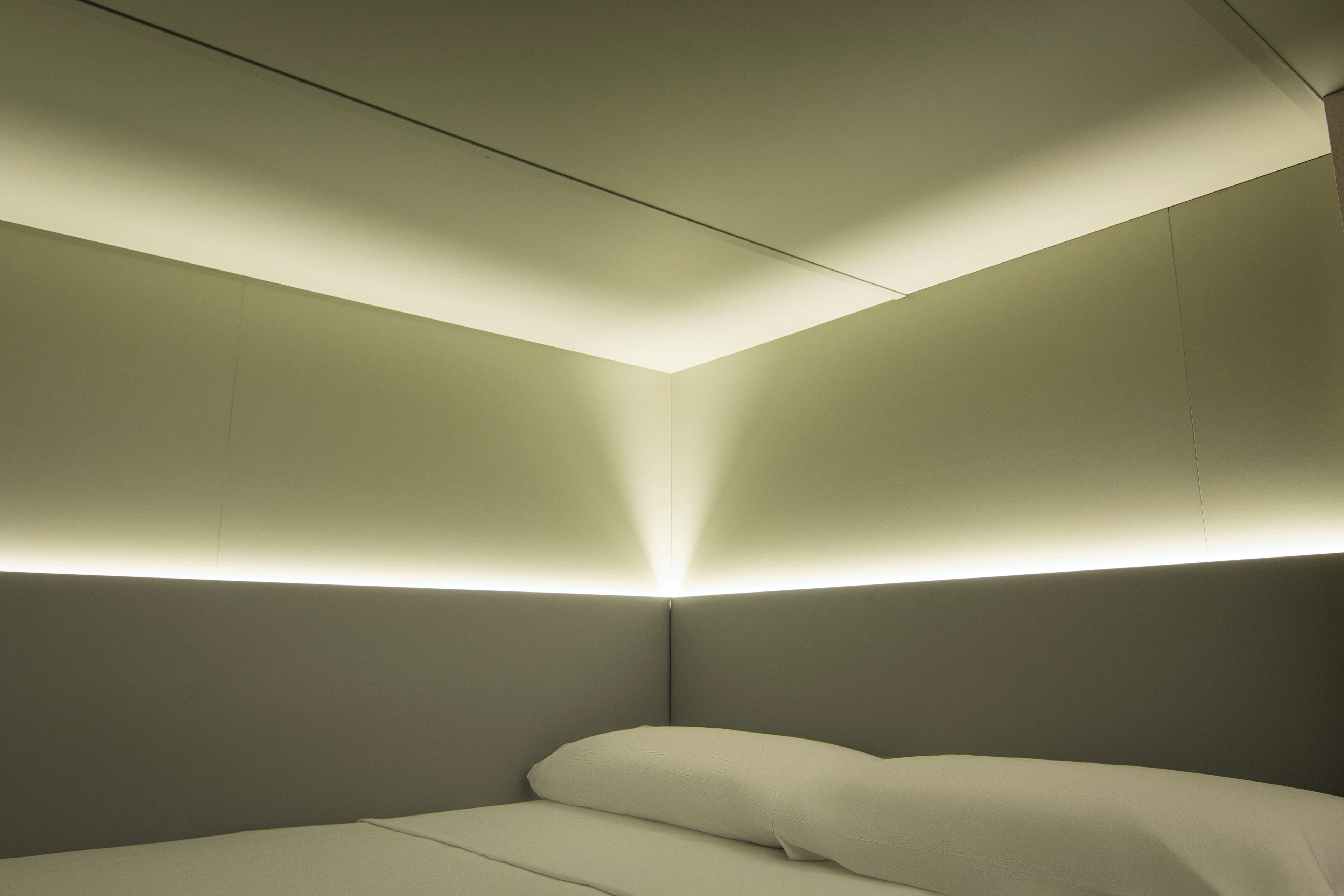 Upper Private Capsule with large bed | Laptop workspace, free WiFi, bed sheets