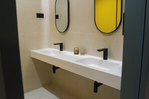 Bathroom - Hostel Superlativo Vialia I (Málaga)