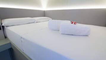 Upper Private Capsule with large bed | Laptop workspace, free WiFi, bed sheets