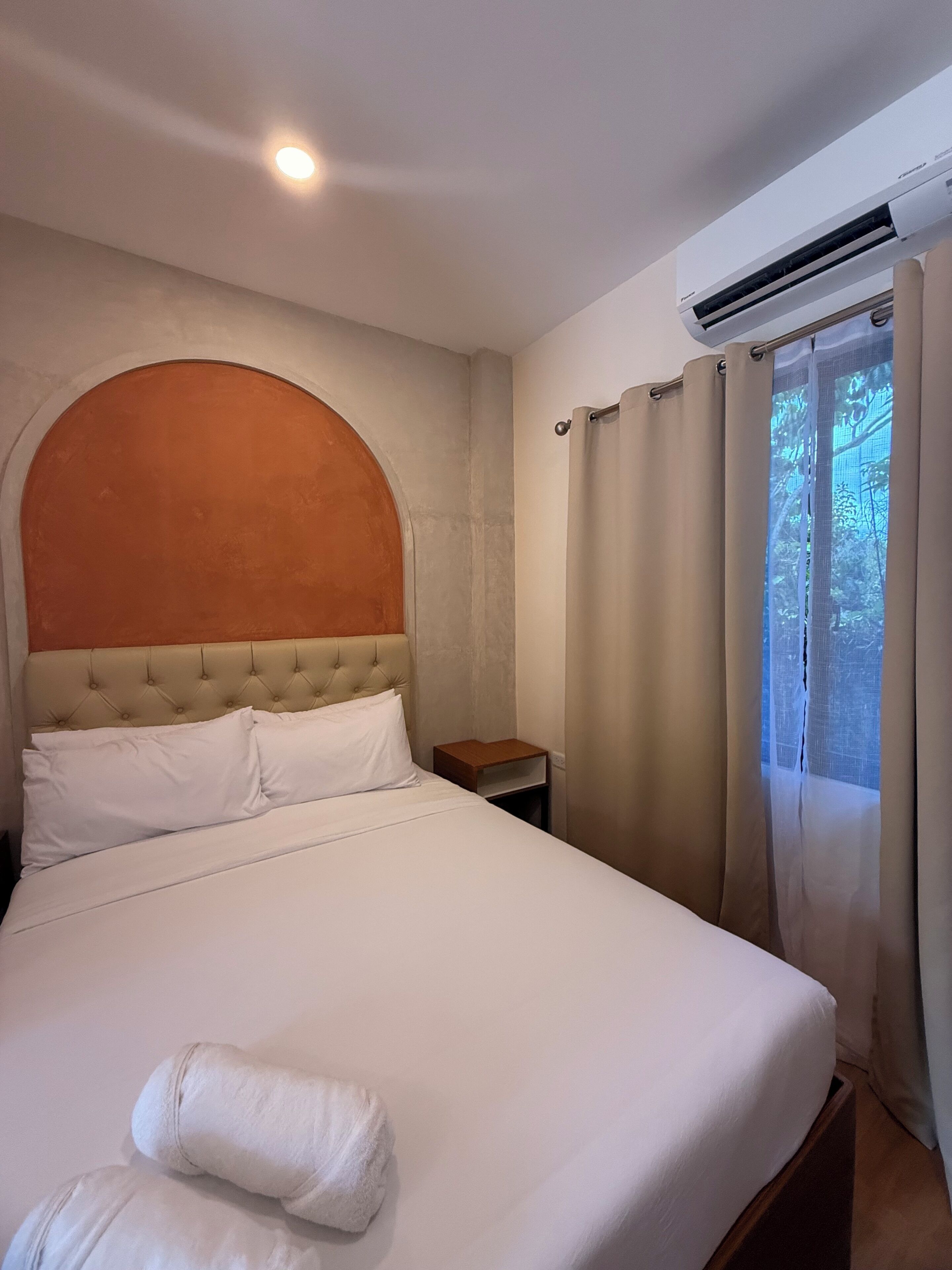 WiFi, bed sheets