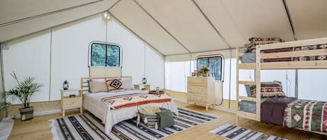 1 bedroom, desk, iron/ironing board, WiFi