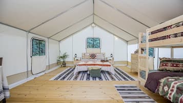 1 habitación, escritorio, tabla de planchar con plancha y wifi
