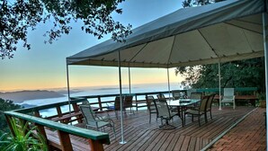 Outdoor dining - Rustic Mountain Lodge with Ocean Views near Palomar Observatory, Palomar Mountain CA (Palomar Mountain)
