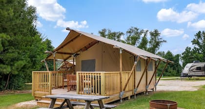 Glamping Getaway on Lake Livingston in Onalaska, TX