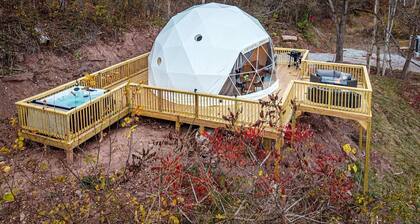 Romantic Geodesic Dome with Hot Tub, Perfect for Stargazing in Pipestem, West Virginia