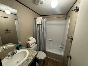 Hair dryer, towels - Modern Cabin Incredible to Create New Memories in Utah (Moab)