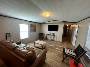 TV - Modern Cabin Incredible to Create New Memories in Utah (Moab)