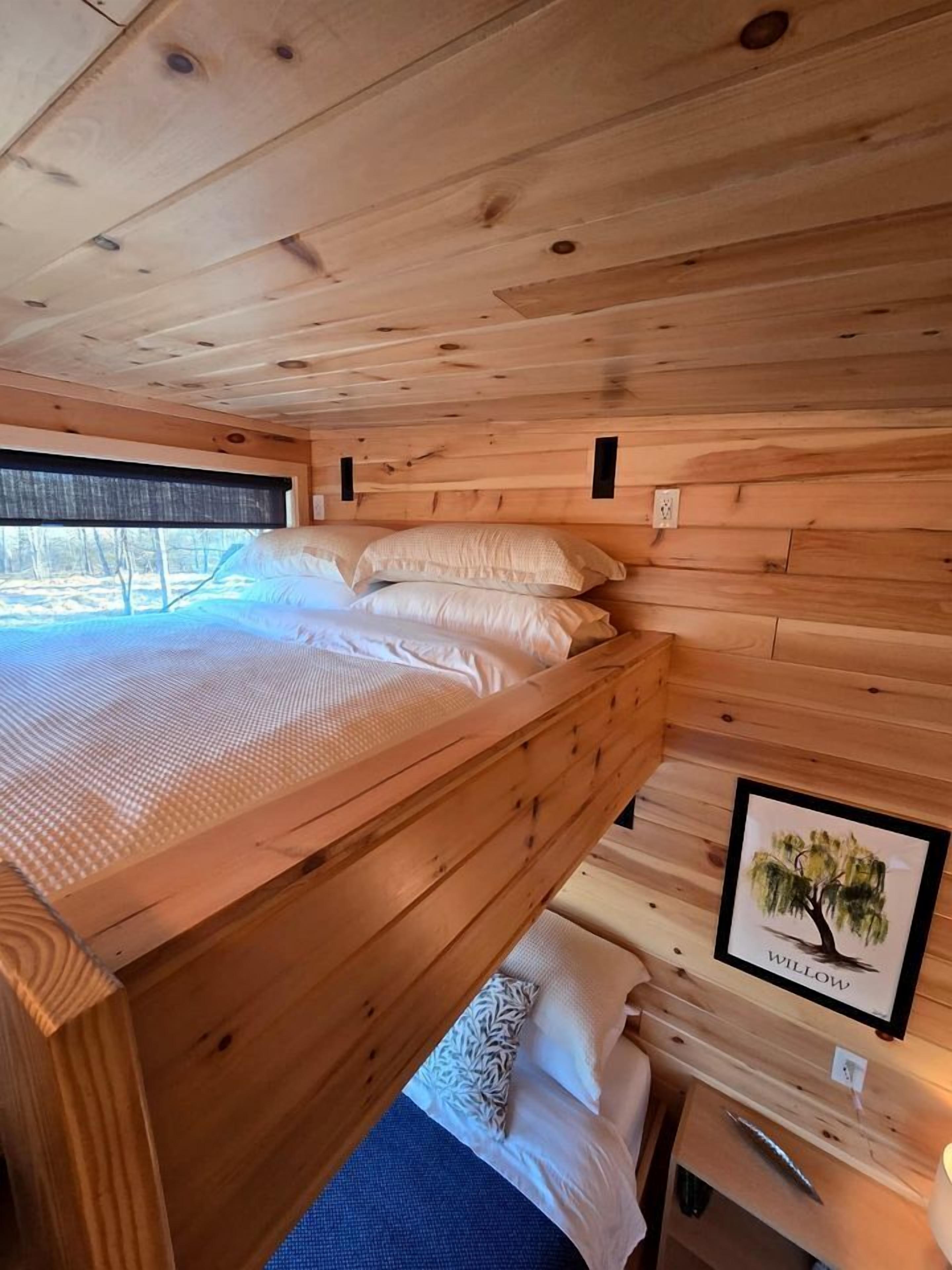 1 bedroom, bed sheets