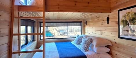 1 bedroom, bed sheets