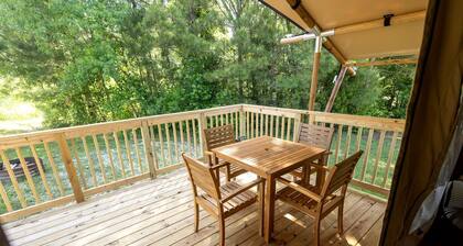 Cozy Lakeside Safari Tent on a Fantastic Resort for an Unforgettable Family Glamping Adventure in Onalaska, Texas
